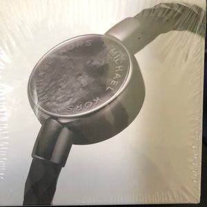 Michael Kors
Access Crosby Black Slider Bracelet